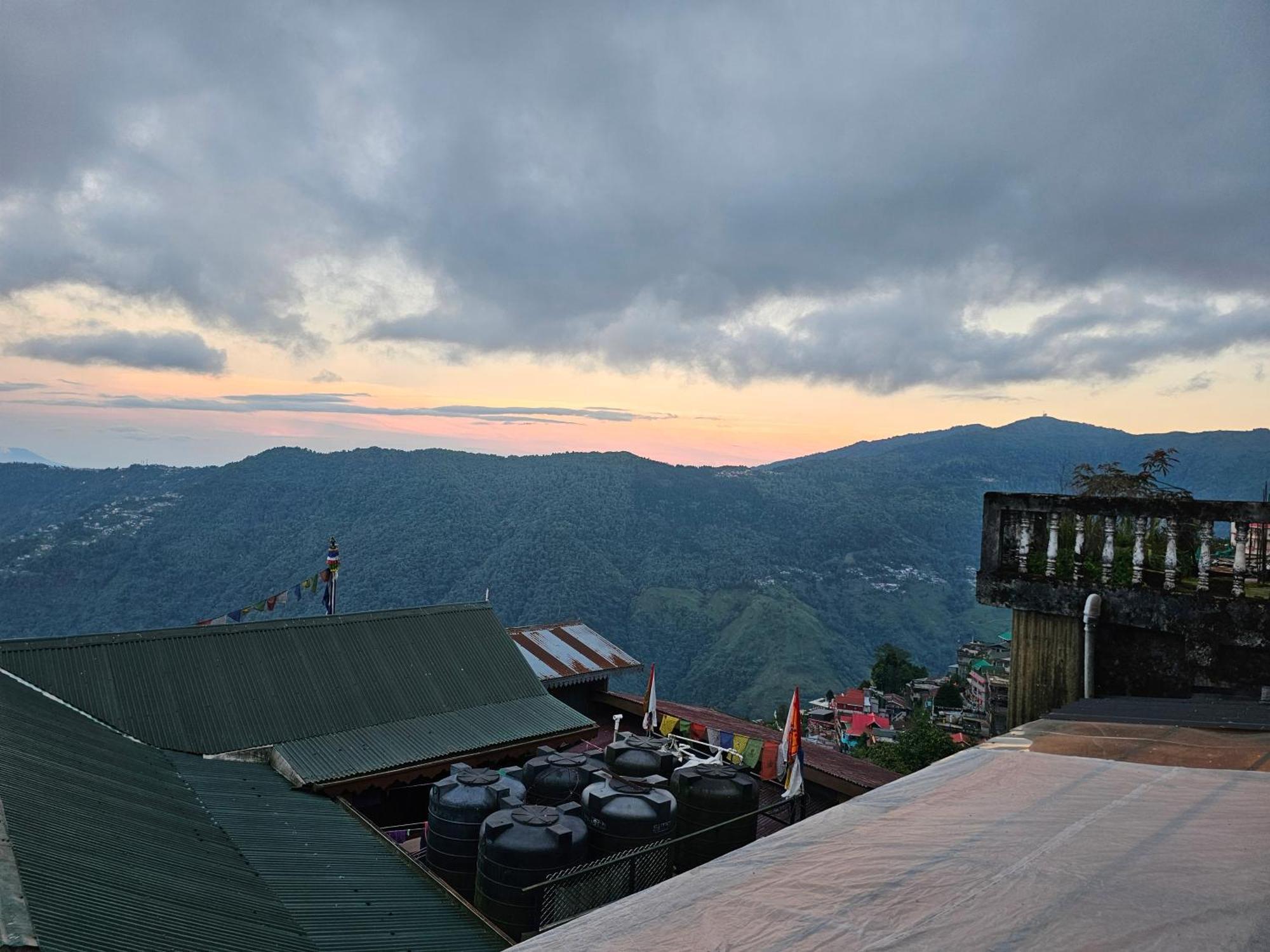 Hotel Golden Orchid Darjeeling  Exterior photo